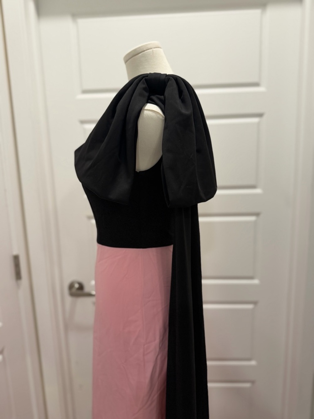 One-Shoulder Black and Pink Evening Gown - Picture 6 of 9